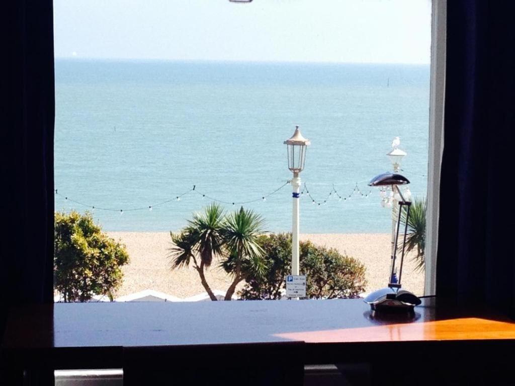 Oyo West Rocks Townhouse Hotel Eastbourne Exterior foto