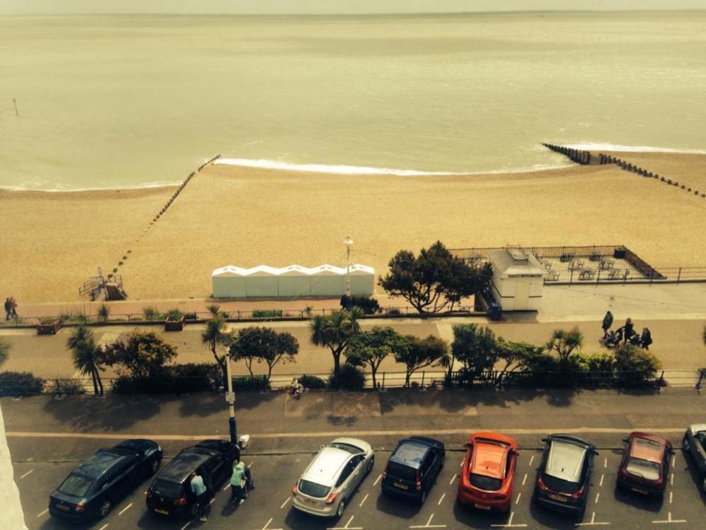 Oyo West Rocks Townhouse Hotel Eastbourne Exterior foto
