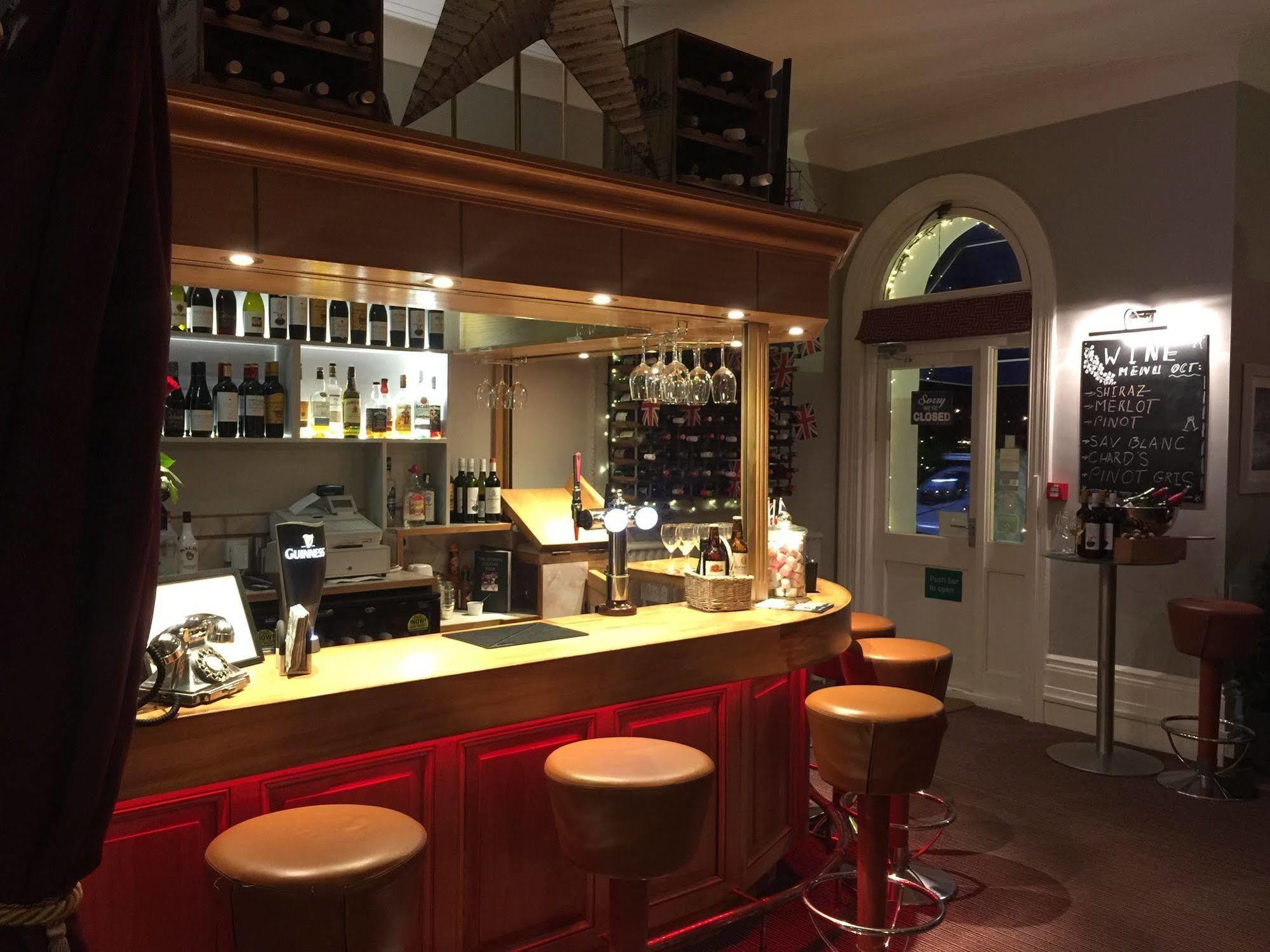Oyo West Rocks Townhouse Hotel Eastbourne Exterior foto